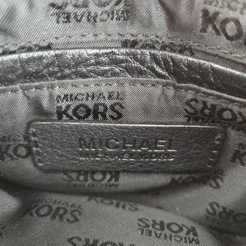 Michael Michael Kors Fulton Wristet in Black Pebbled Leather Gold Tone‎ Logo
